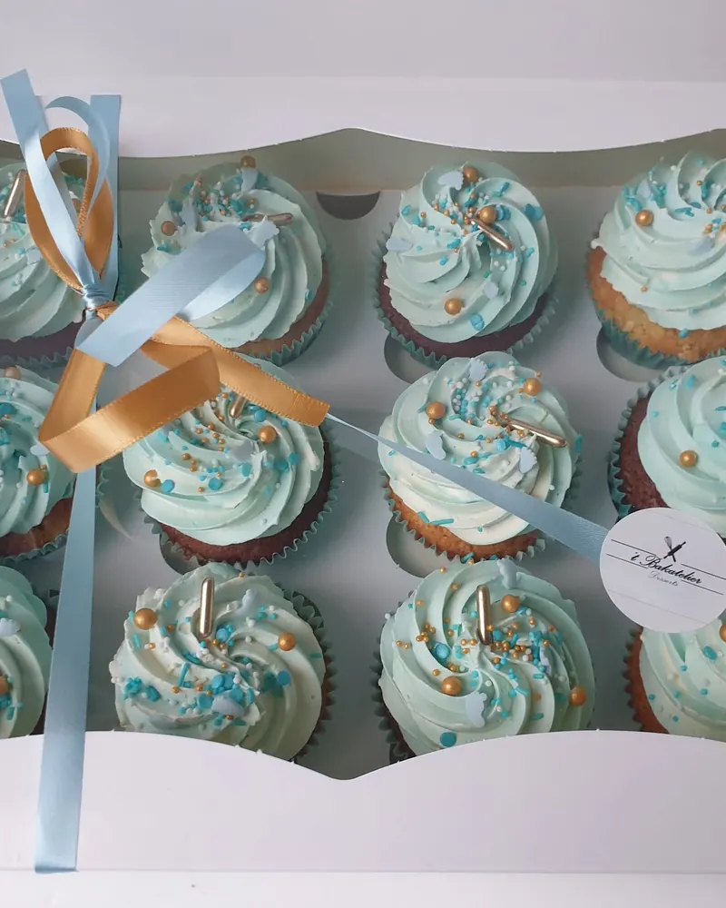 Doos met twaalf mintgroene cupcakes